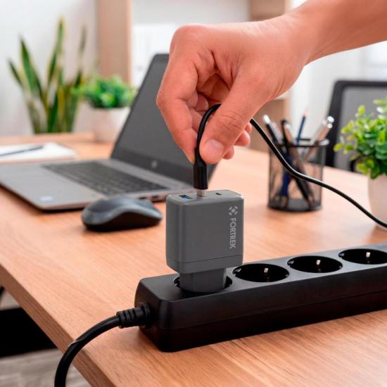 Carregador Universal TRIPLO USB-C e USB-A Fortrek CG633 65W 