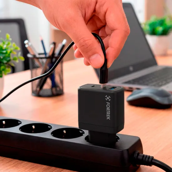 Carregador Universal TRIPLO USB-C e USB-A Fortrek CG633 65W 